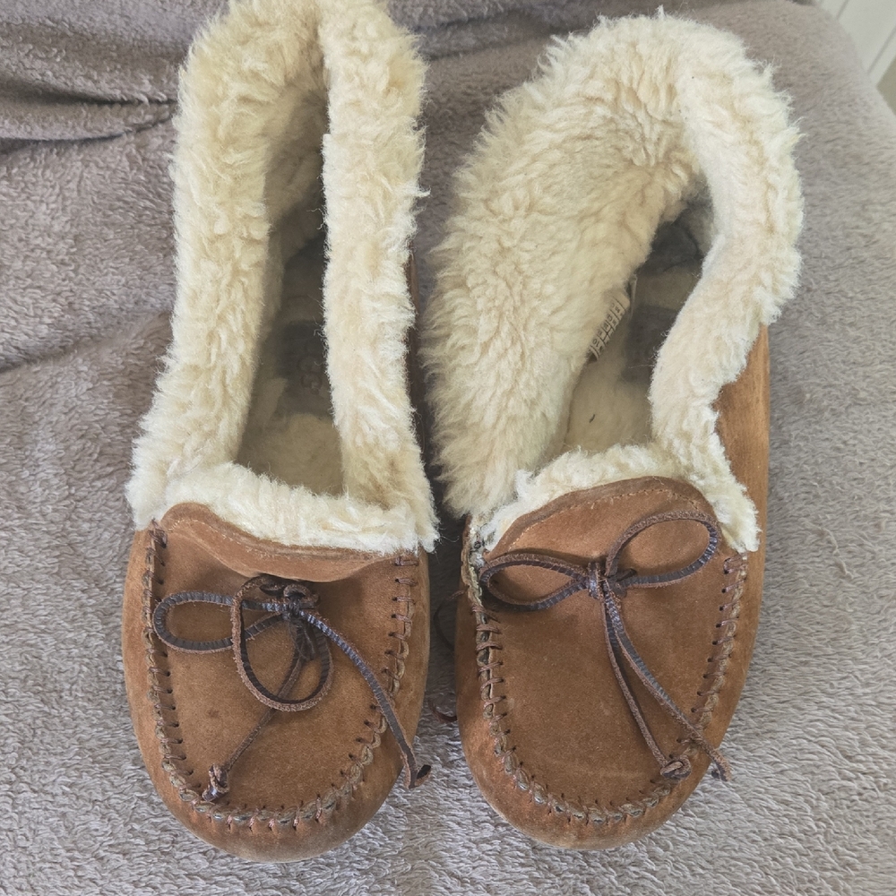 UGG Women’s Chestnut‎ Moccasin Slippers — Size 7